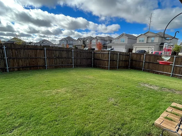 221 Compania Dr — Photo 25
