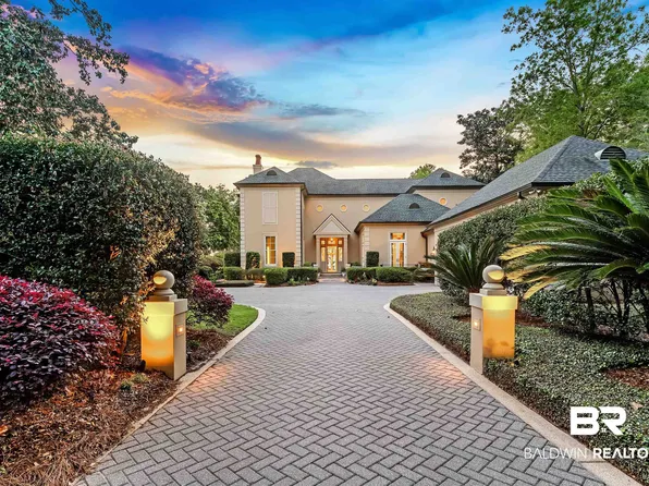 437 Village Dr, Daphne, AL 36526