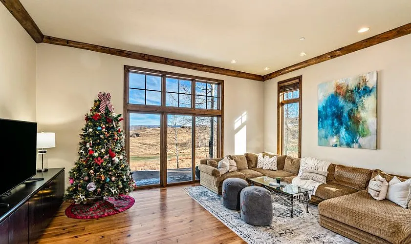 5 bed, 6144 sqft, $17,500 — Photo 2
