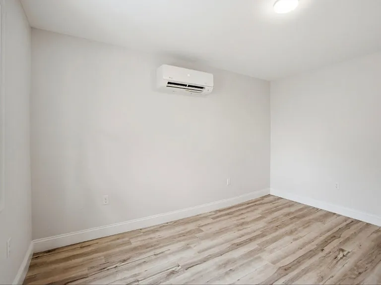 913 W Virginia Ave — Photo 11