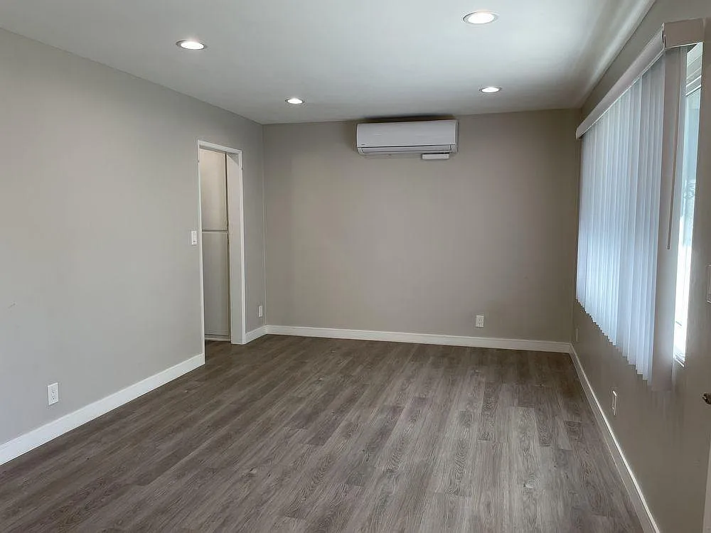 Bright Upper 2 bed 2 bath in West LA — Photo 4
