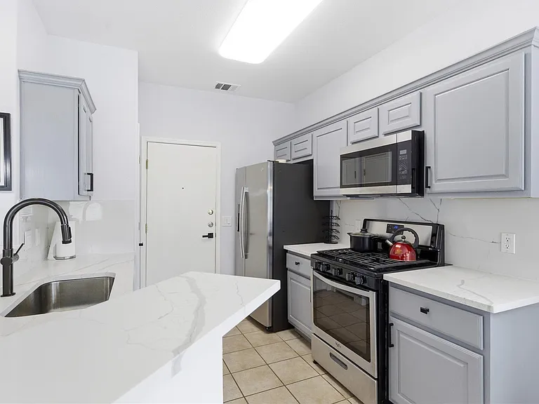 7510 Lazy Creek Dr #A — Photo 25