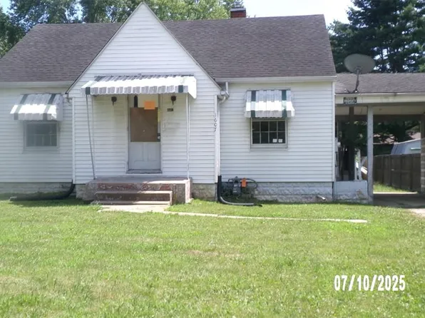 1607 Caseyville Ave, Swansea, IL 62226