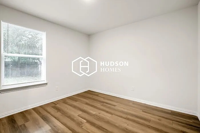 413 Lottie St #B — Photo 9