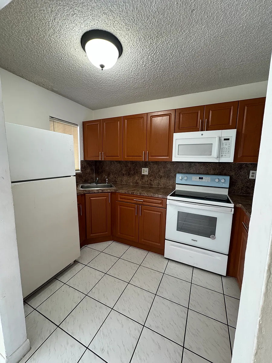 Building Photo - 2750 W 76th St #211