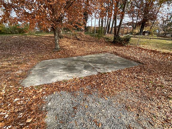 4th image of 4107 Hampshire Dr
