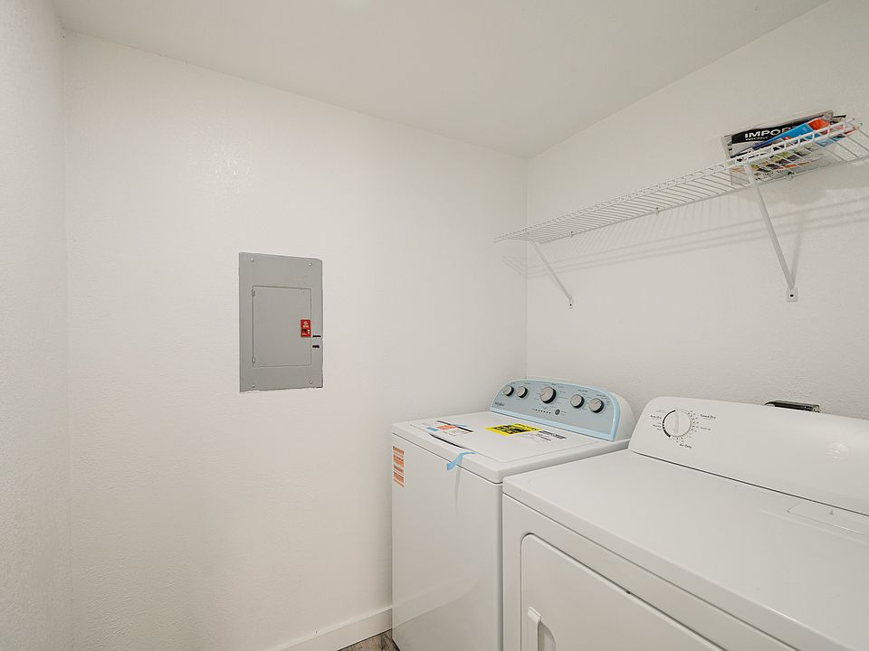 2nd image of 3106 Eisenhower Rd