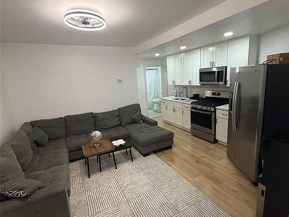 5th image of 222 Riverview Pl