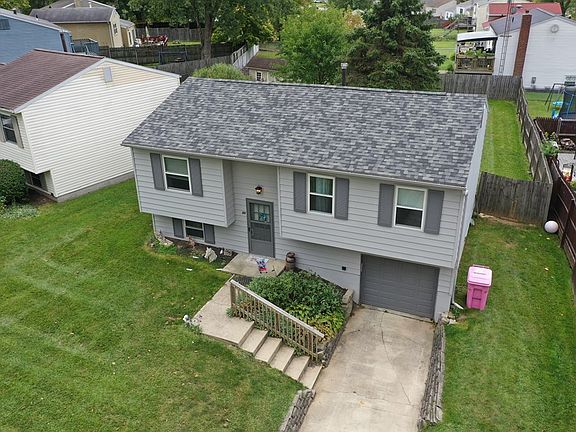 2nd image of 95 Lilac Ct E
