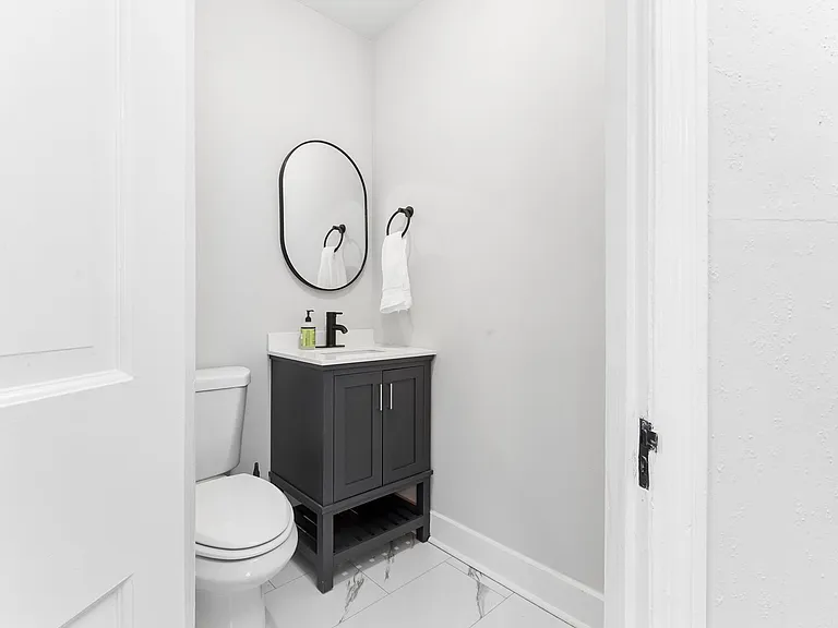 910 Baldwin Ave — Photo 32