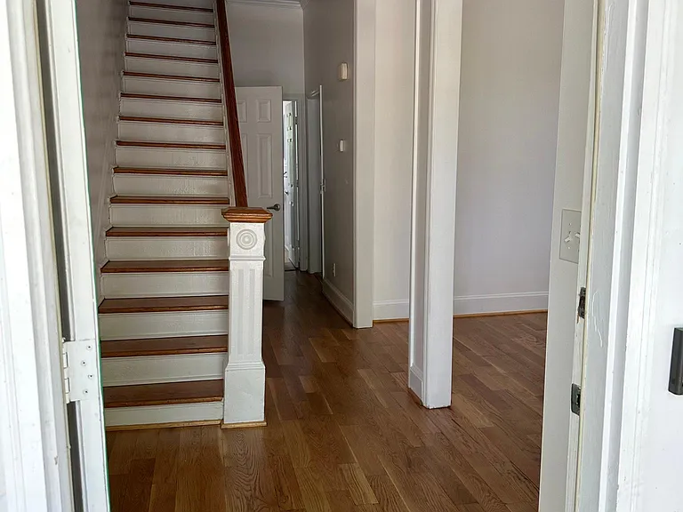 221 N Spring St — Photo 1