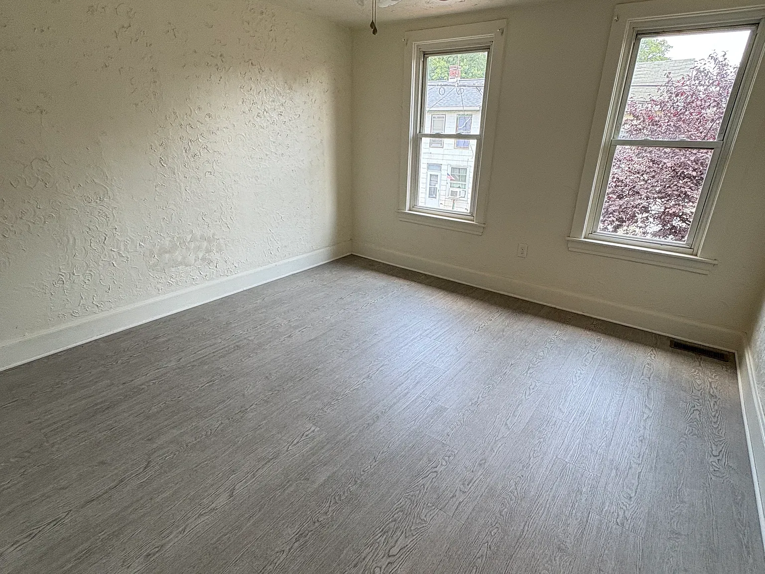 3 bed, 1450 sqft, $1,650 — Photo 2