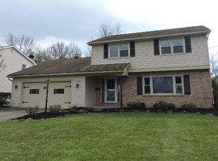 7994 Forest Lake Dr, Boardman, OH