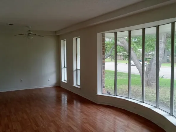 1140 Shadywood Ln, Desoto, TX 75115