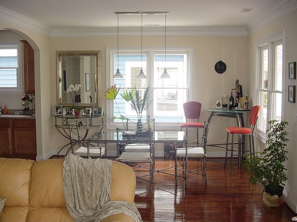 2nd image of 801 Woodruff Pl