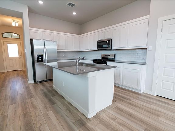 3rd image of 4802 Ellison Dr