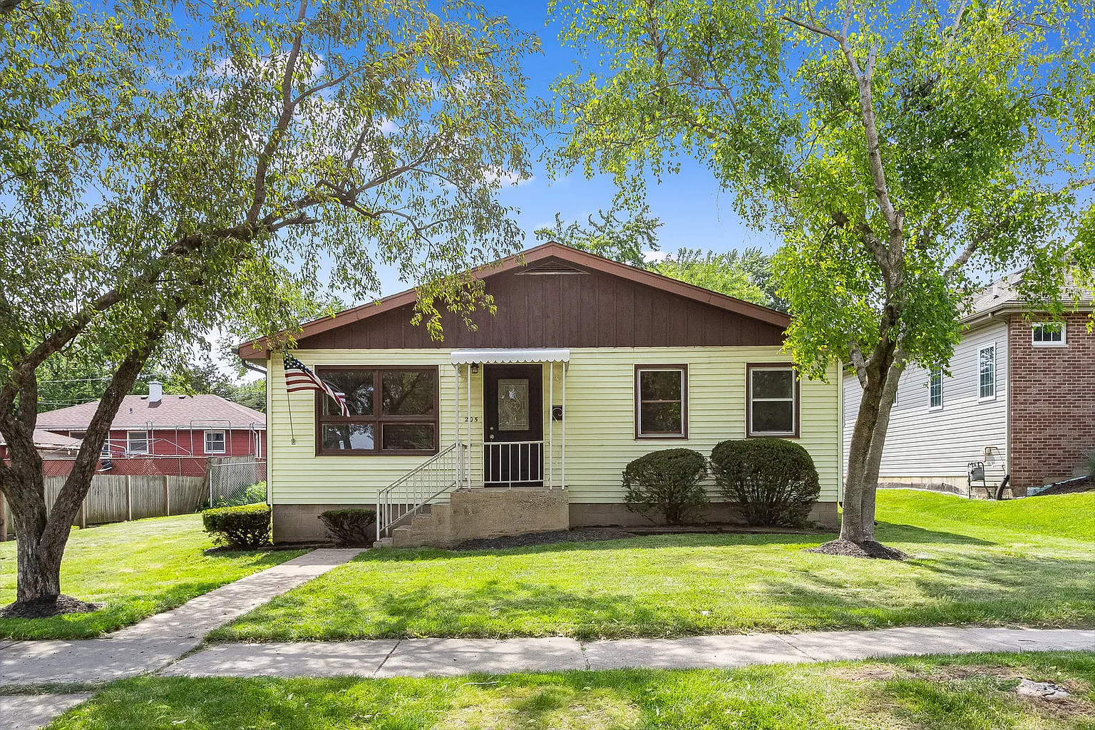 205 Pleasant St photo 1