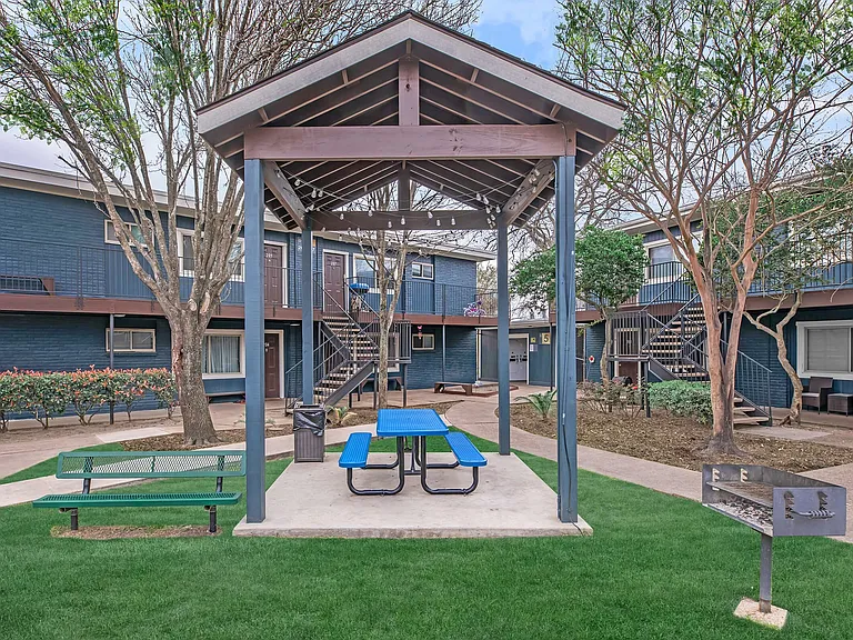 Encanto Apartments — Photo 8