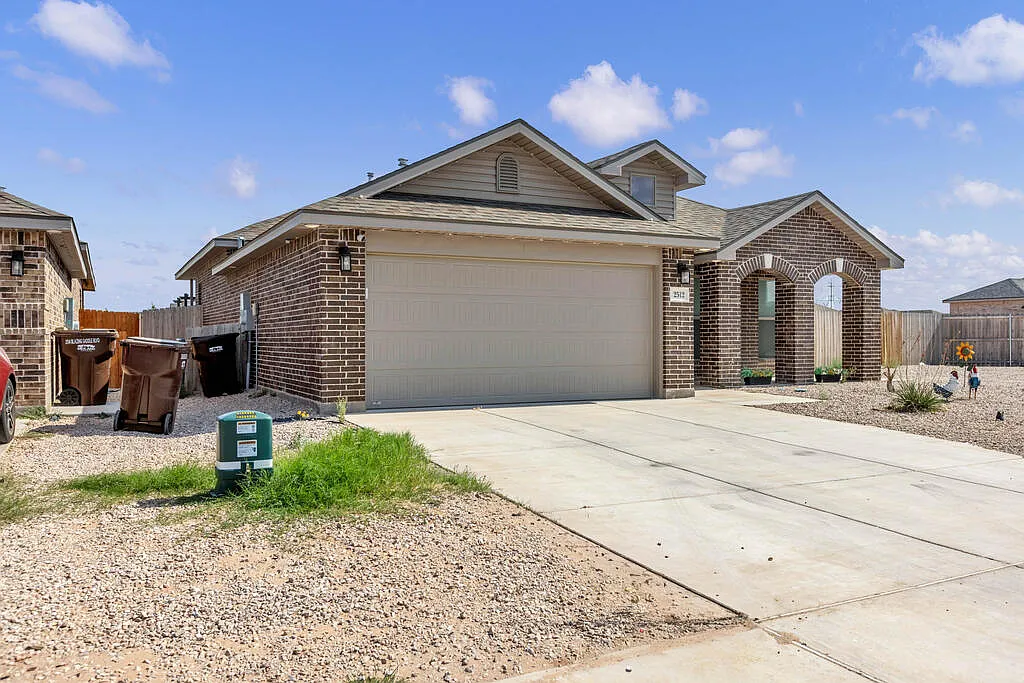 3 bed, 2.0 bath, 1712 sqft, $3,000 — Photo 3