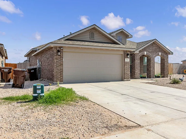 2512 Blazing Saddle Blvd — Photo 3