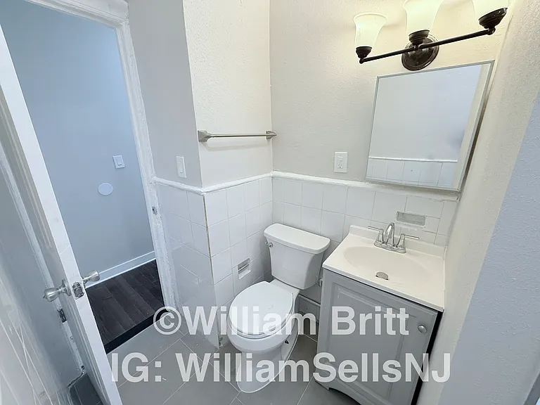 9 Bentley Ave #15 — Photo 12