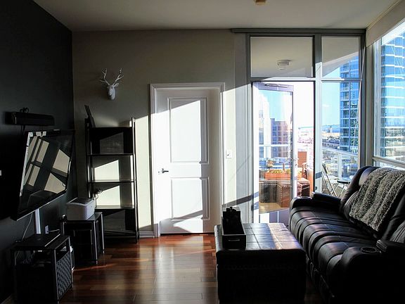 5th image of 253 10th Ave Unit 1206