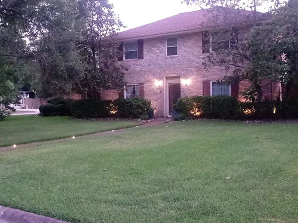 716 Penn Dr, Friendswood, TX 77546
