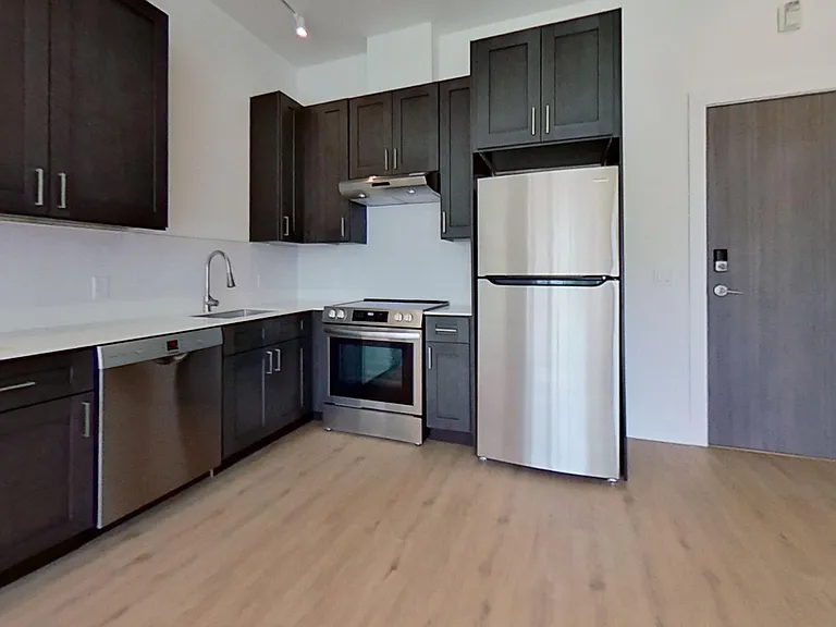 30 Edgewater Pl #304 — Photo 12
