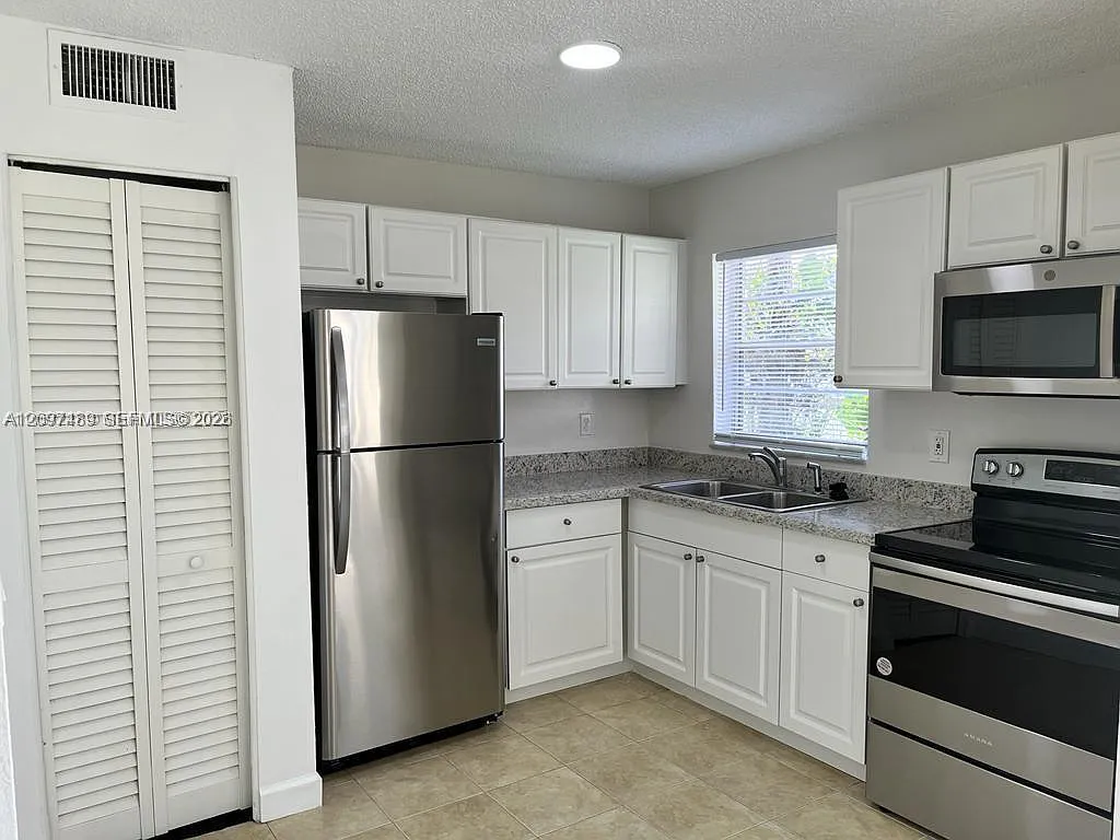 Village On The Lake Condo — Photo 2