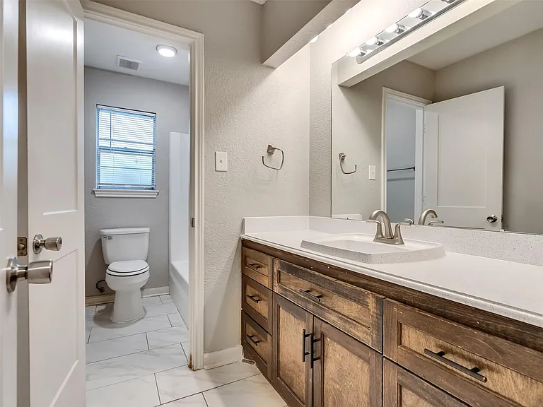 2030 Lone Rock Dr — Photo 32