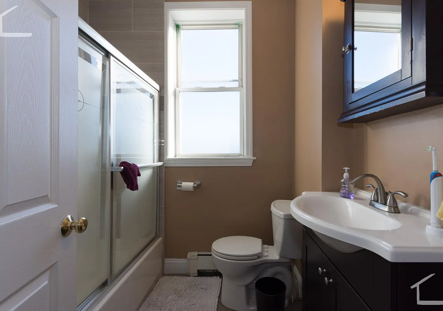 Huge 5 bed unit located by the Green Line. — Photo 3