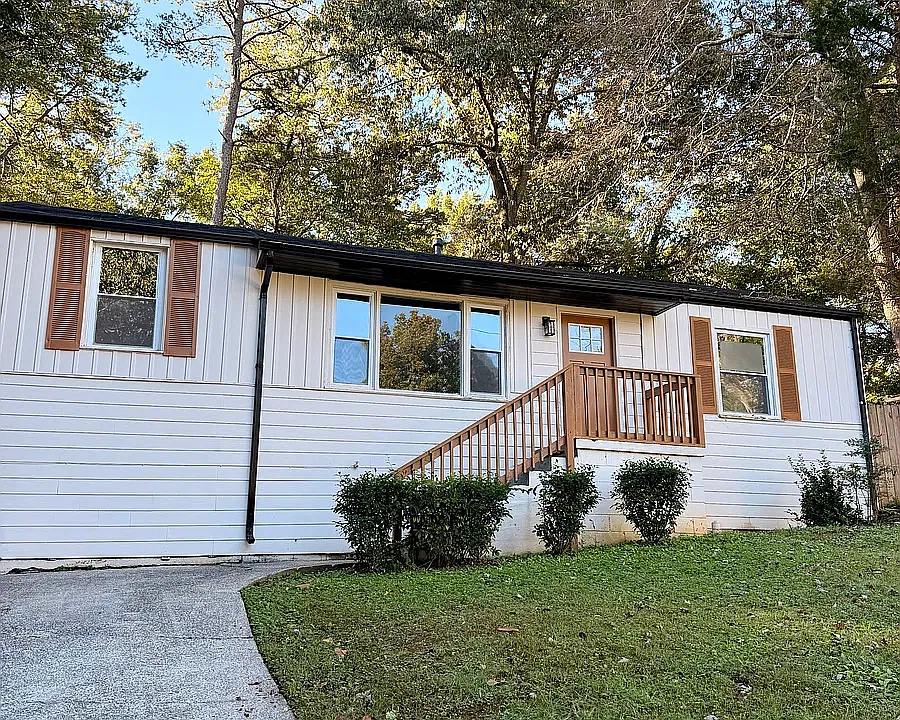 2190 Gordon Cir SE