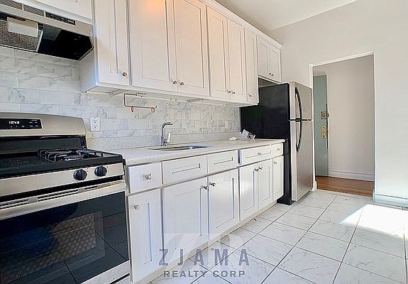 3rd image of 1 Parade Pl APT 24