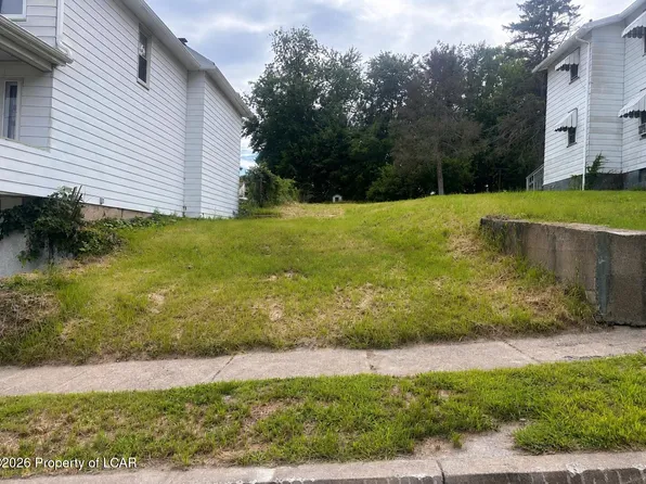 560 Cherry St, Edwardsville, PA 18704