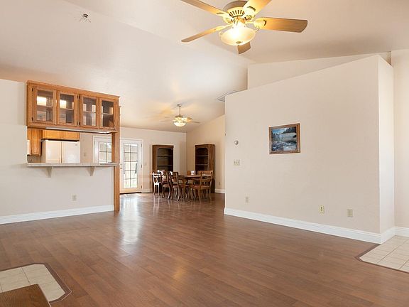4th image of 1021 College St