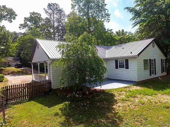 3rd image of 124 Hillcrest Dr