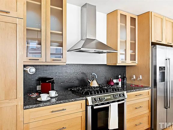 4th image of 601 W Rosemary St Unit 713