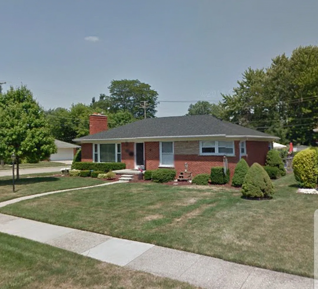 21901 Edgewood St photo 1