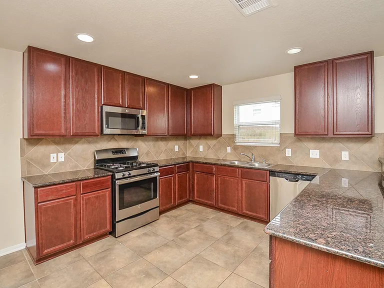 21610 Yeaney Dr — Photo 10