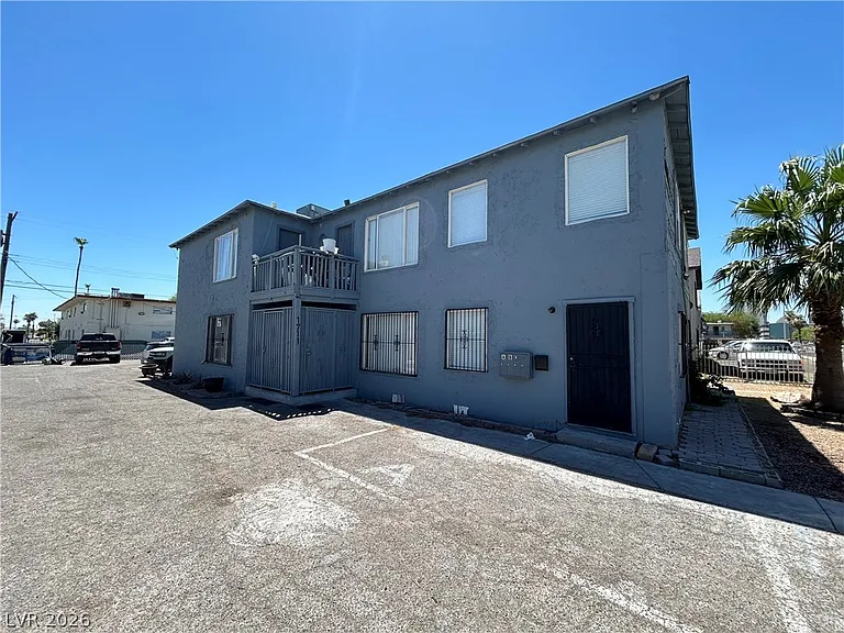 1711 Santa Paula Dr #A — Photo 2