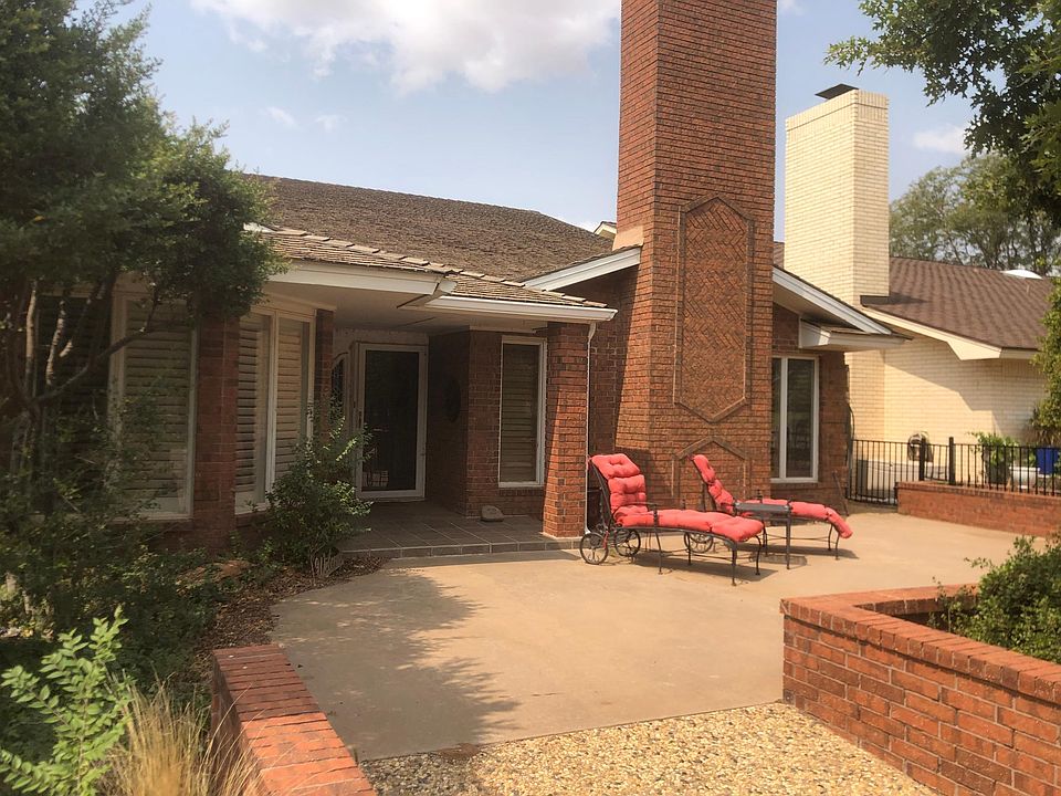 1st image of 2827 N Meadow Dr