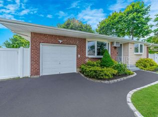 152 W 9th St, Deer Park, NY 11729