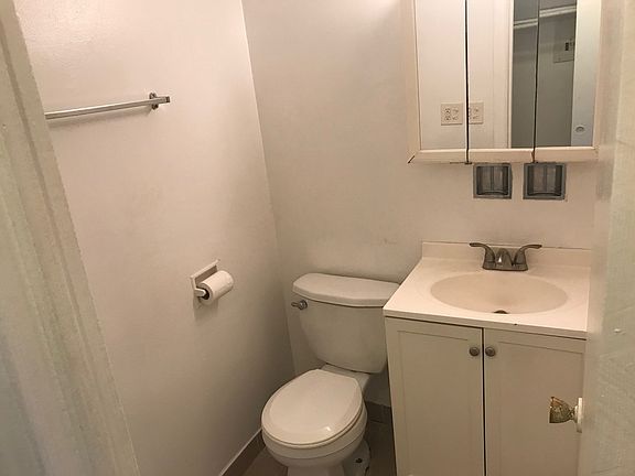 4th image of 15301 Knox Ave APT 10