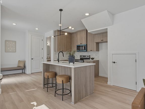 5th image of 6179 N Albina Ave