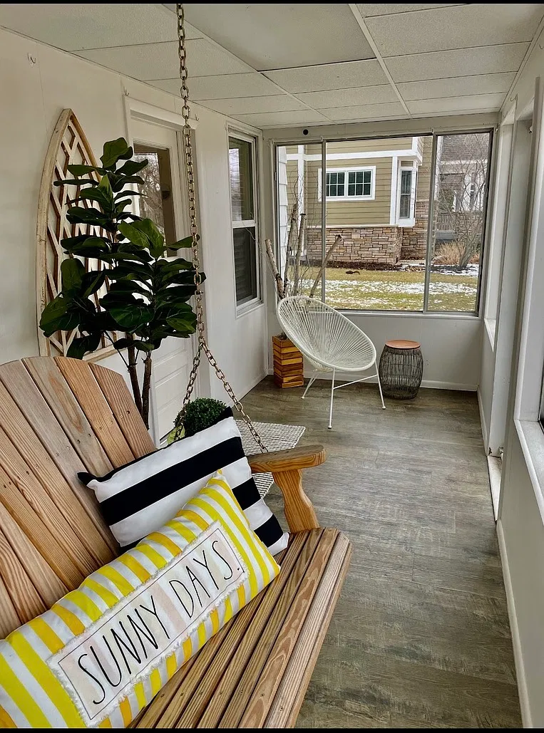 2 bed, 572 sqft, $2,400 — Photo 3