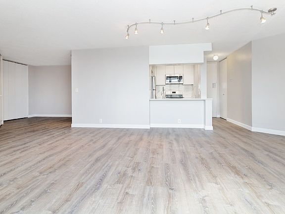 5th image of 415 E 37th St APT 17D