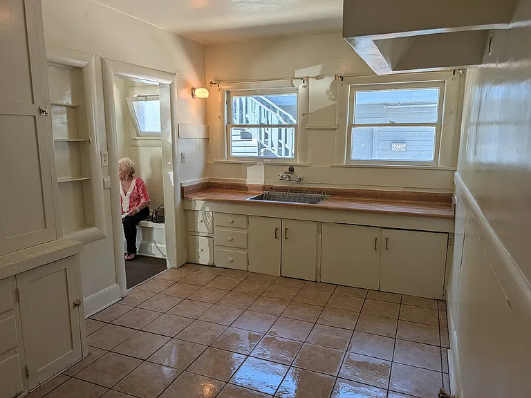 260 Orange Ave — Photo 1