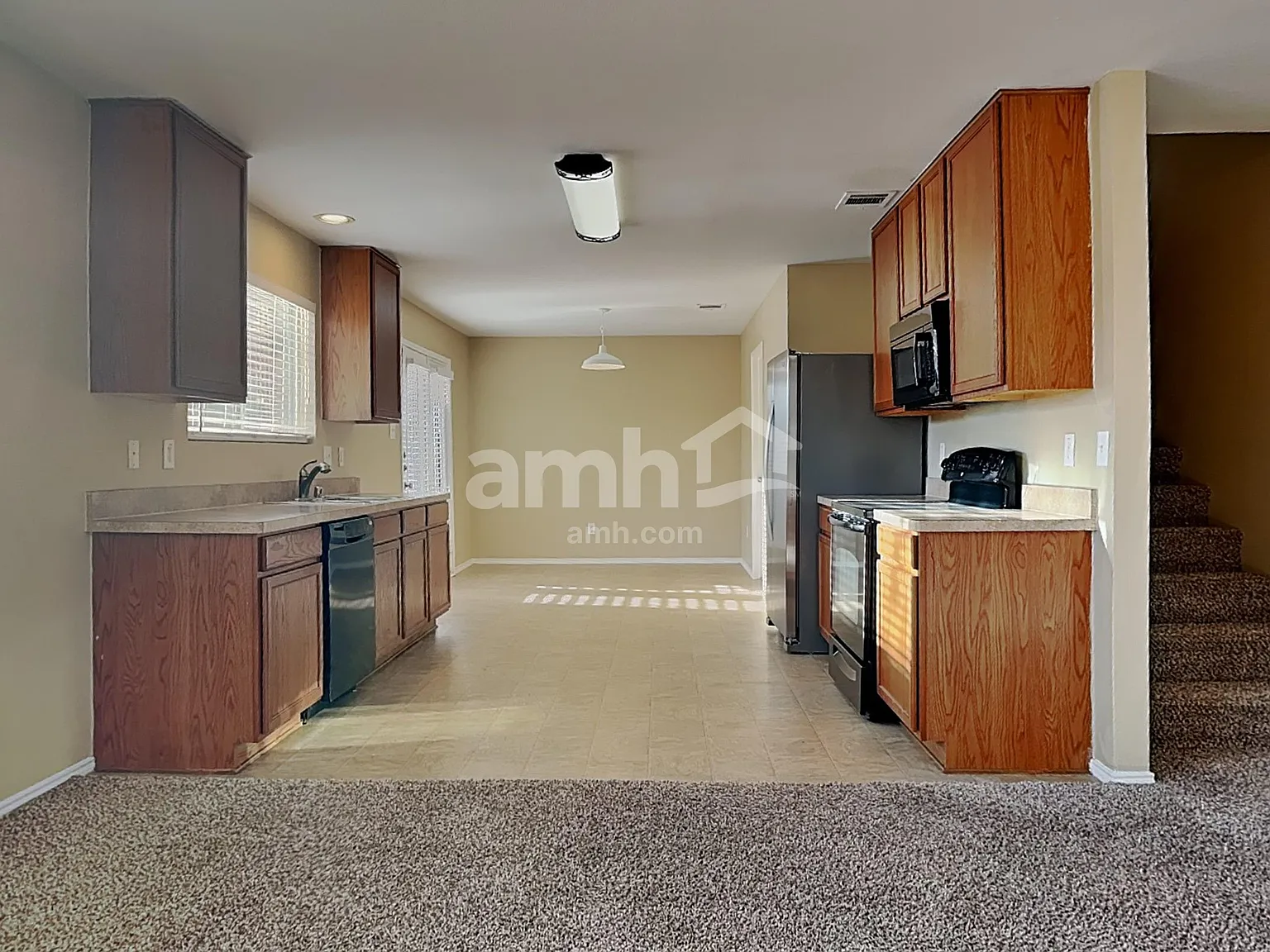3 bed, 2.5 bath, 2279 sqft, $2,465 — Photo 4