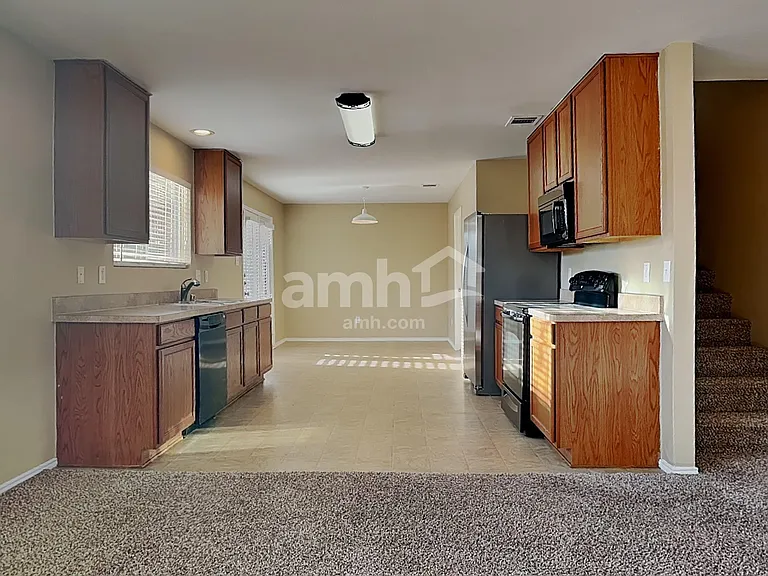 937 Iona Dr — Photo 4