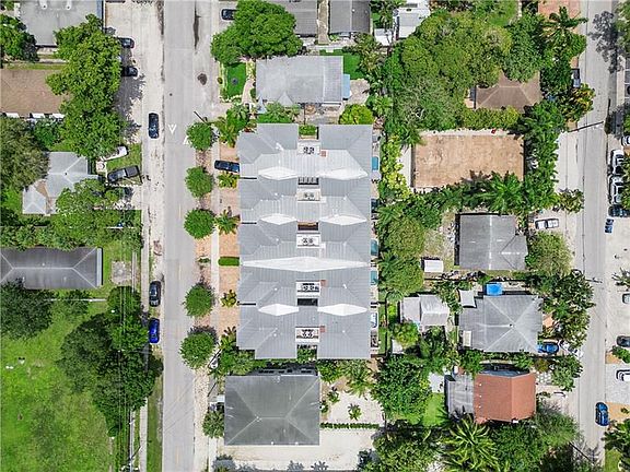 3rd image of 820 SW 2nd St